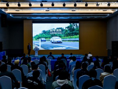 国家实测背书！鸿蒙智行以体系化安全开创辅助驾驶新格局