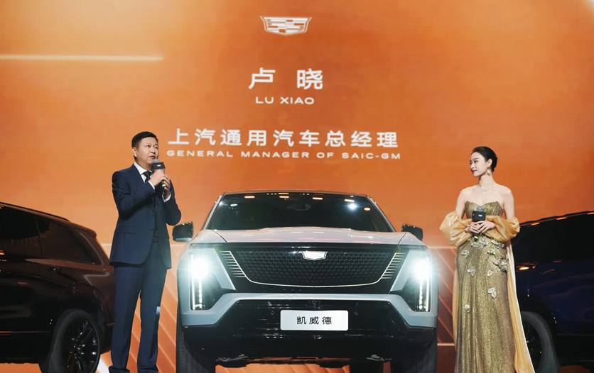 倪妮同框凯迪拉克凯威德｜百年豪华与风范双向奔赴